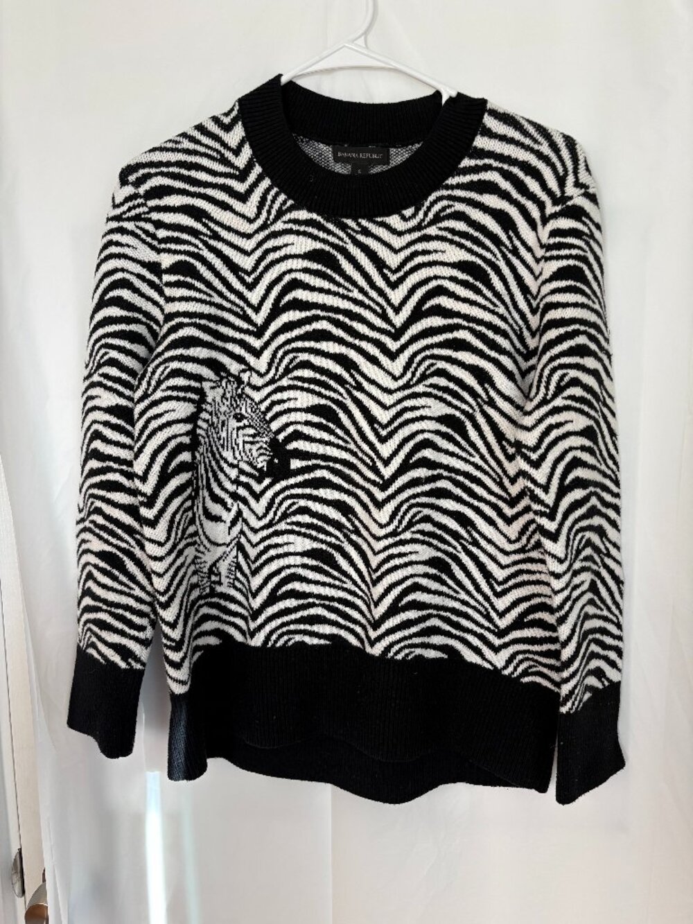 Womens Banana Republic Size S Zebra Graphic Print Crewneck Sweater